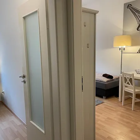 Leipziger Strasse - 3 Schlafzimmer - 4 Betten - Balkon - Gratis Stellplatz - Smarttv Apartment *