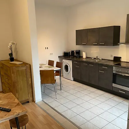 Leipziger Strasse - 3 Schlafzimmer - 4 Betten - Balkon - Gratis Stellplatz - Smarttv דירה ארפורט